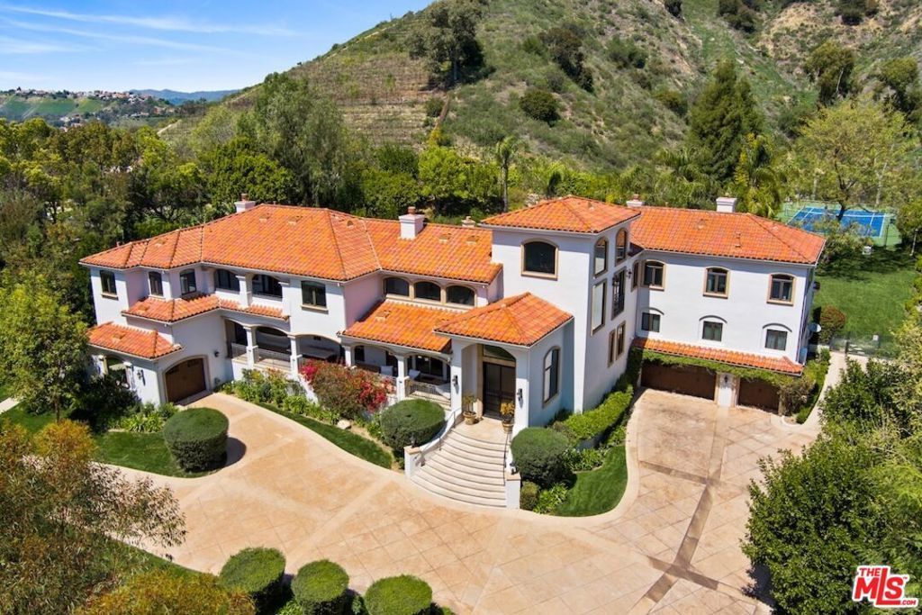 23593 Park South Street, Calabasas