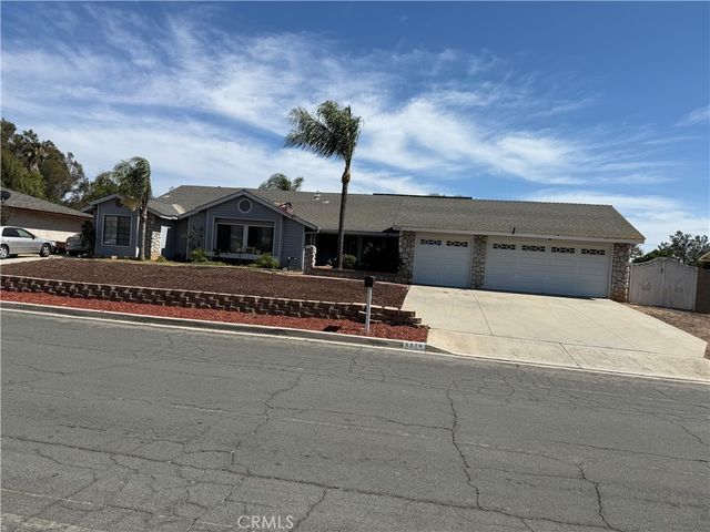 8374 Donna, Jurupa Valley