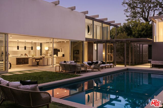 15520 Hamner Drive, Los Angeles
