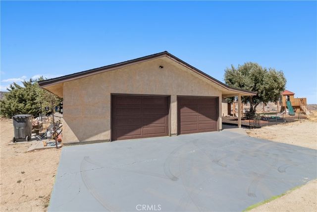 8734 Vientos, Leona Valley