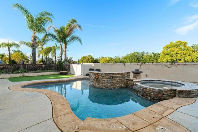 24248 Golden Mist Dr, Murrieta