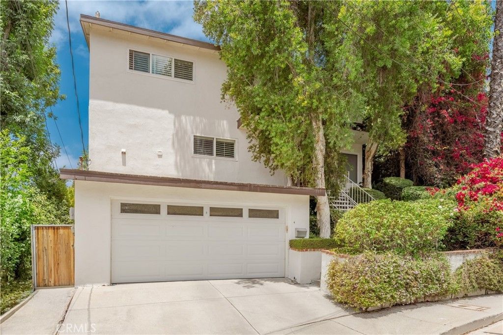 21809 Martinez, Woodland Hills