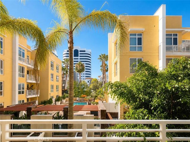 21301 Erwin Street # 322, Woodland Hills