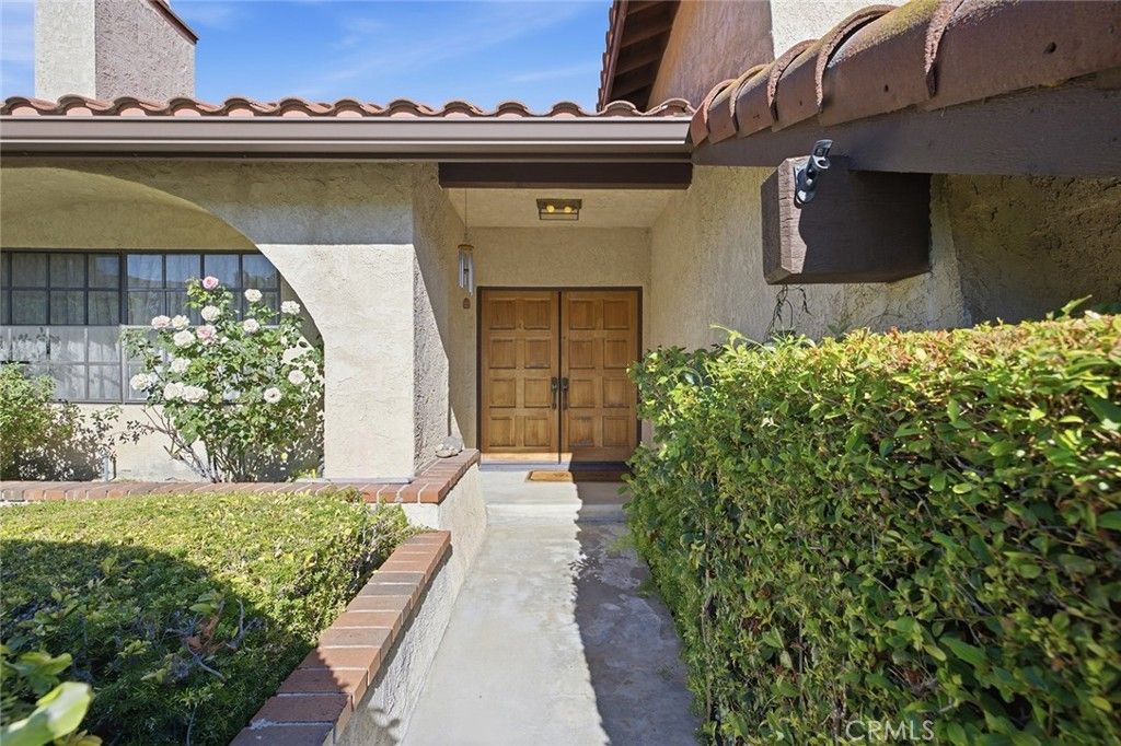 7278 Elmsbury Lane, West Hills