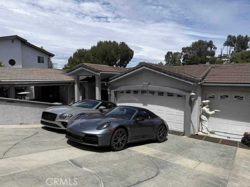 5262 Elvira, Woodland Hills