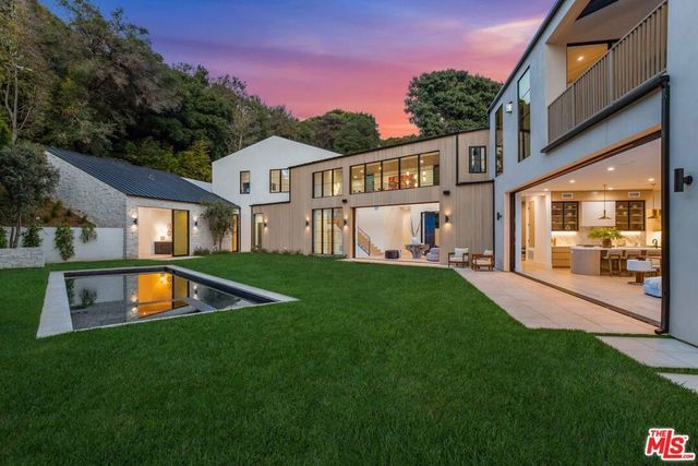 1749 Mandeville Lane, Los Angeles