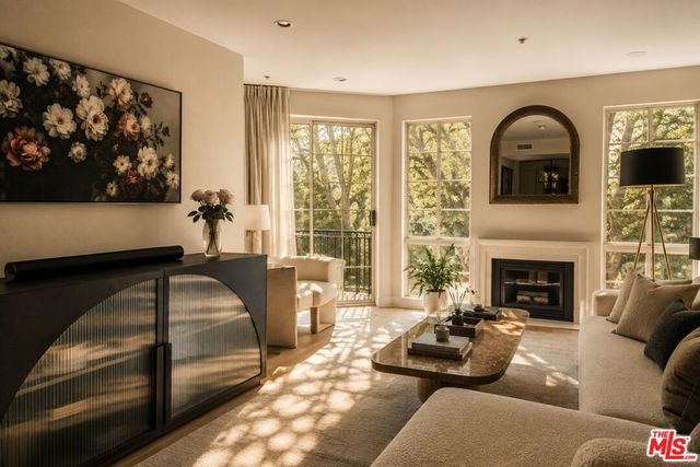 585 N Rossmore Avenue # 407, Los Angeles