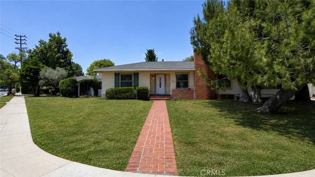 10207 Camarillo Street, Toluca Lake