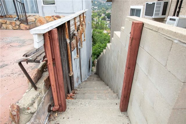 143 Palatine, Alhambra