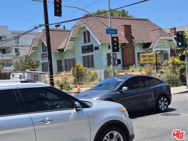 869 Irolo Street, Los Angeles