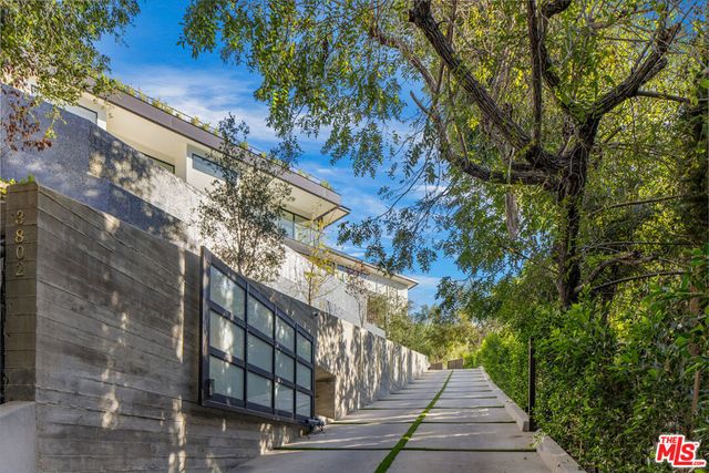 3802 Hollyline Avenue, Los Angeles