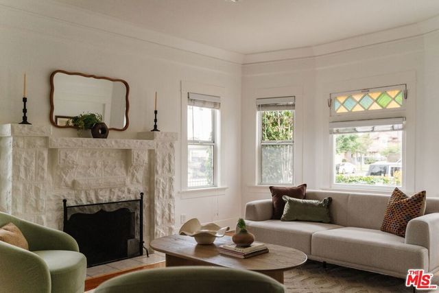 1476 W 37th Drive, Los Angeles