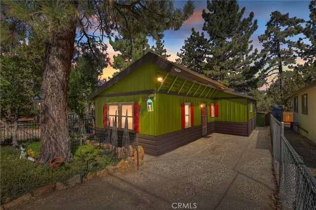 571 Pine Lane, Sugarloaf