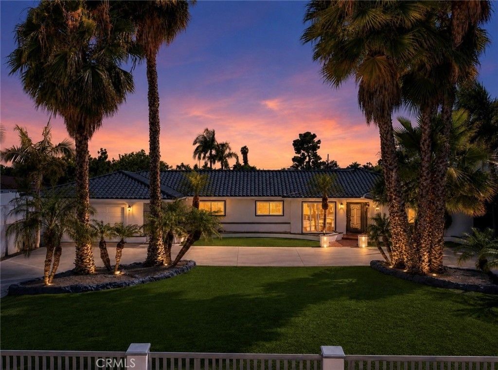 8346 Lexington, Downey