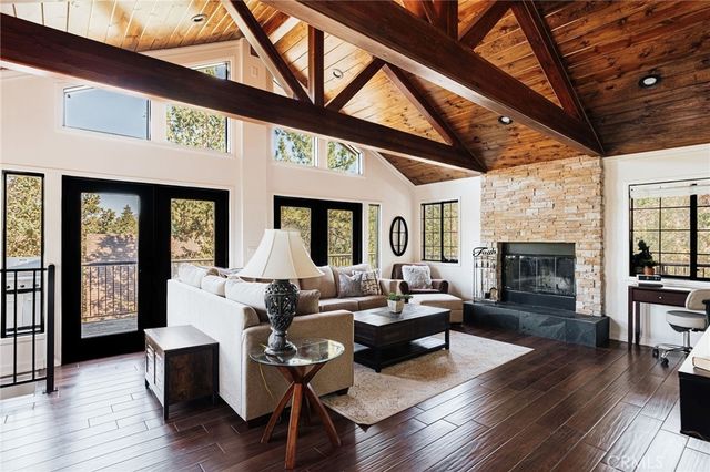 750 Villa Grove, Big Bear City