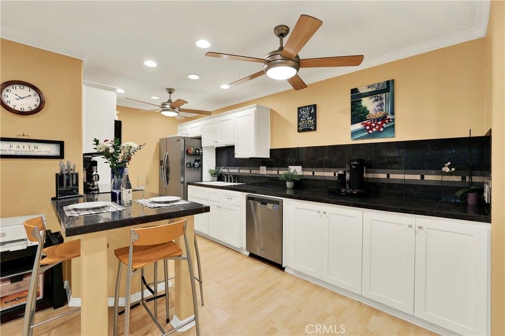 552 N Bellflower # 303, Long Beach