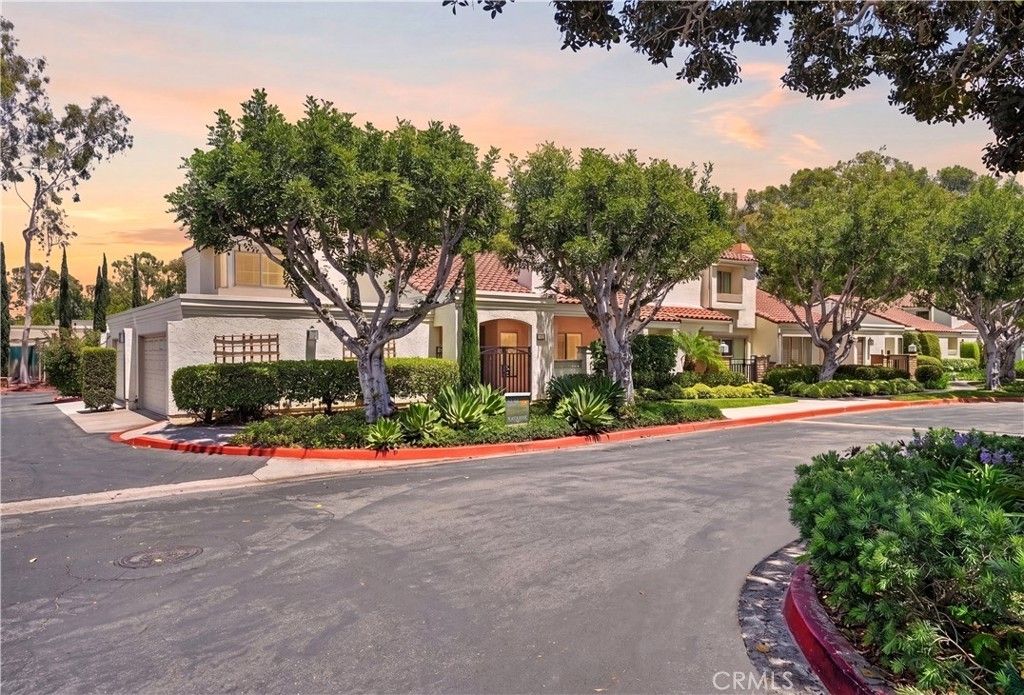 104 Navarre, Irvine