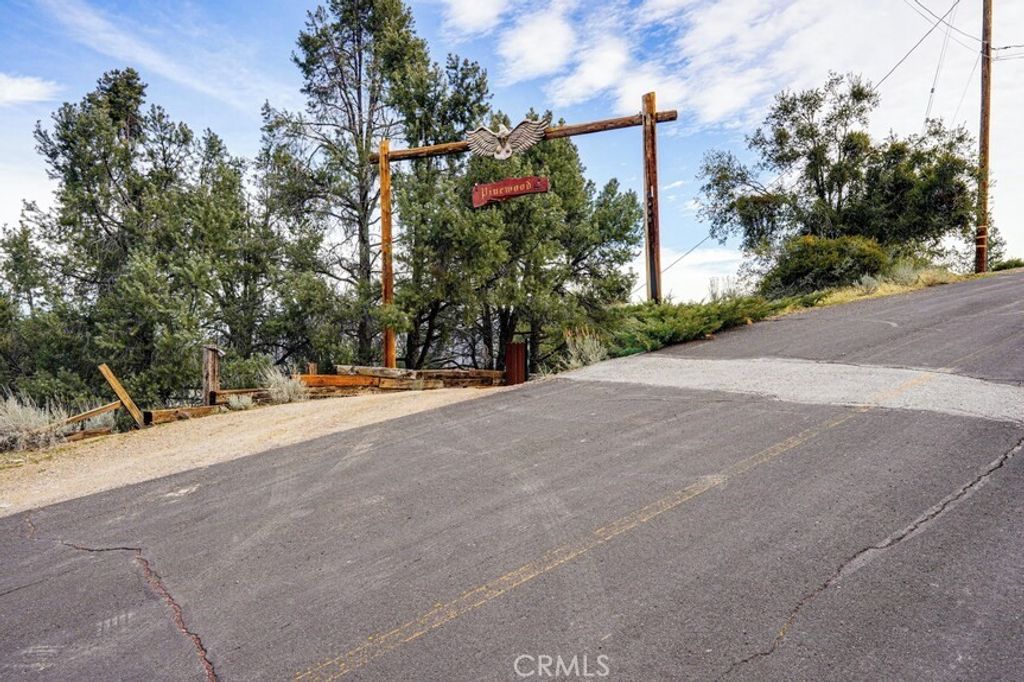 2216 St Bernard, Pine Mountain Club