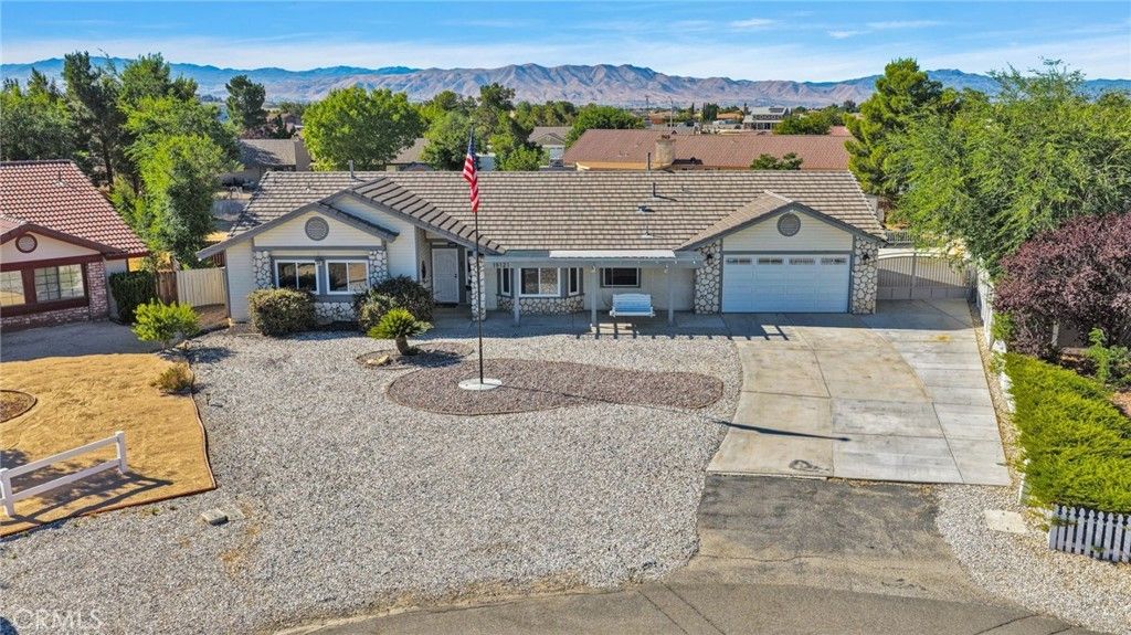19121 Nimshew Road, Apple Valley