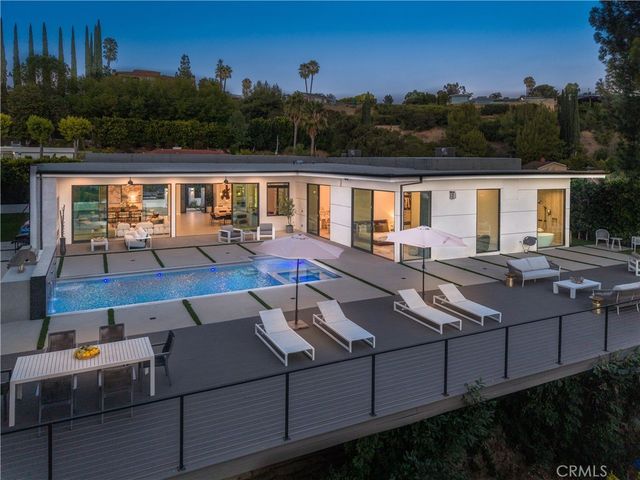 17977 Medley Drive, Encino