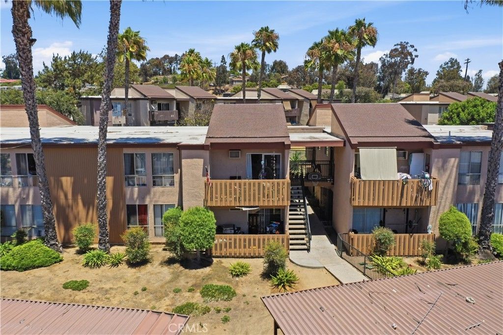 1050 Rock Springs, Escondido