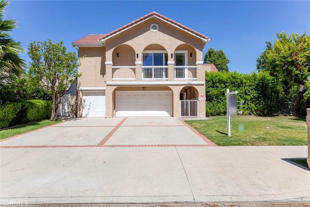 8338 Sale, West Hills