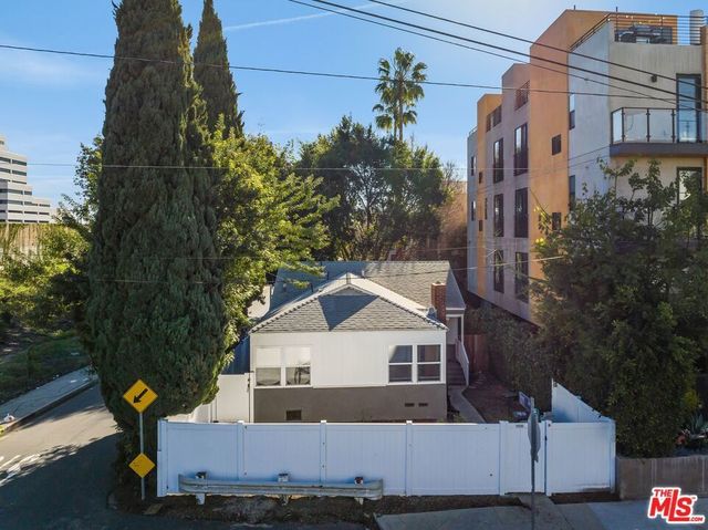 11250 Mississippi Avenue, Los Angeles