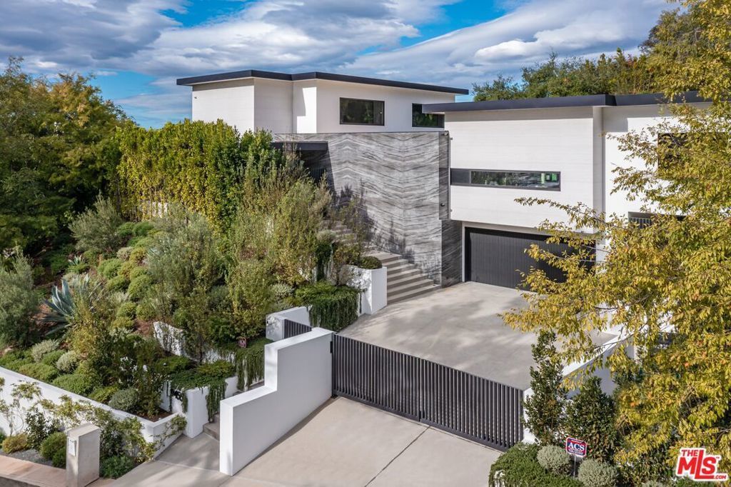 9455 Eden Drive, Beverly Hills