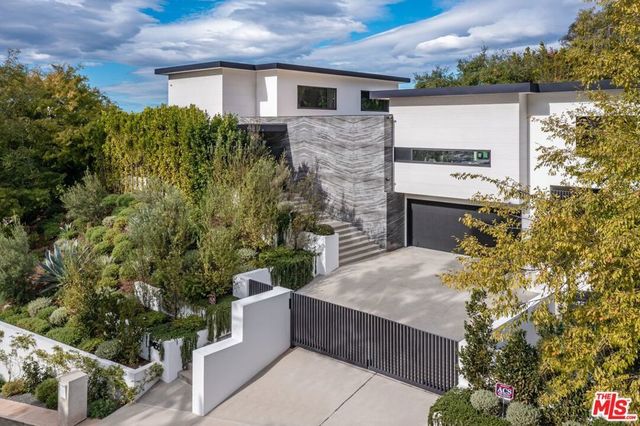 9455 Eden Drive, Beverly Hills