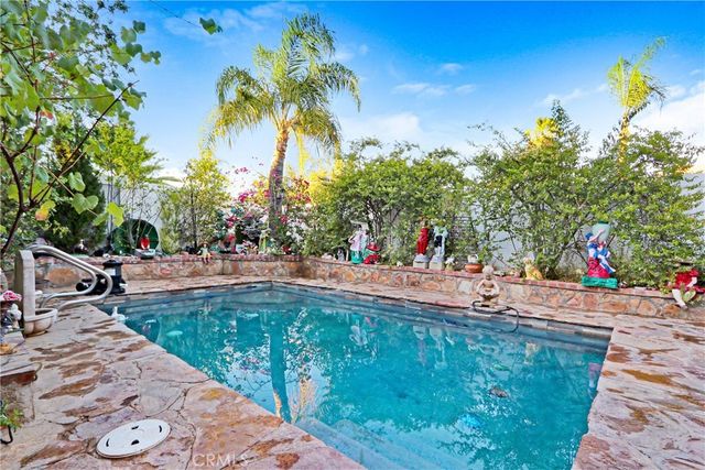 26689 Dry Falls, Corona