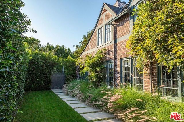 560 S Bronson Avenue, Los Angeles