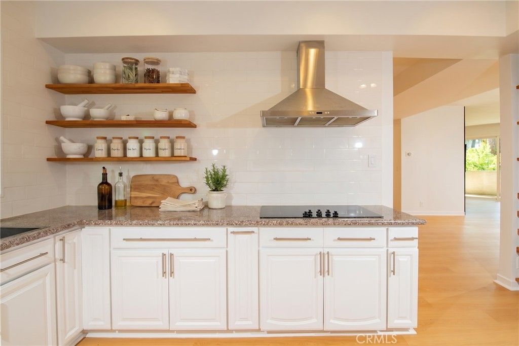 5236 Yarmouth # 113, Encino