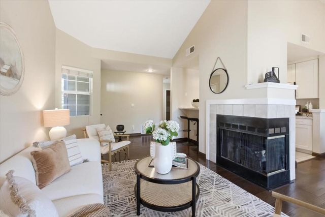7595 Canyon Meadow Circle # H, Pleasanton