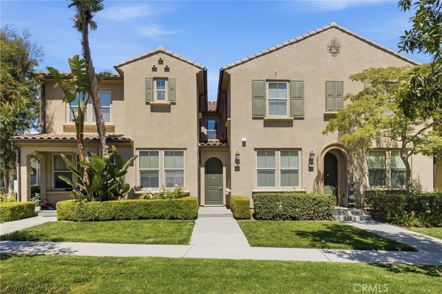 119 Wild Rose, Lake Forest