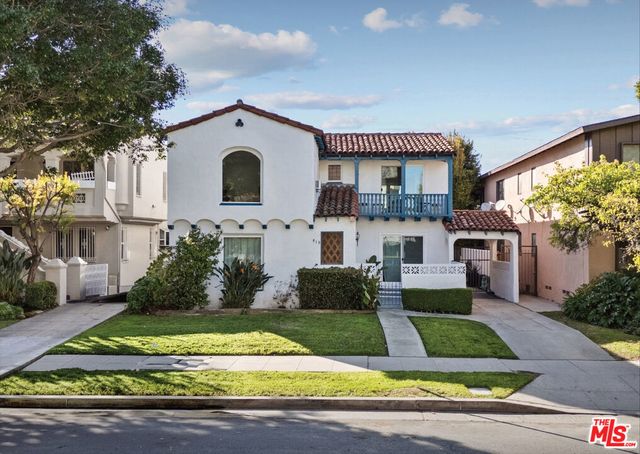 915 S Wooster Street, Los Angeles