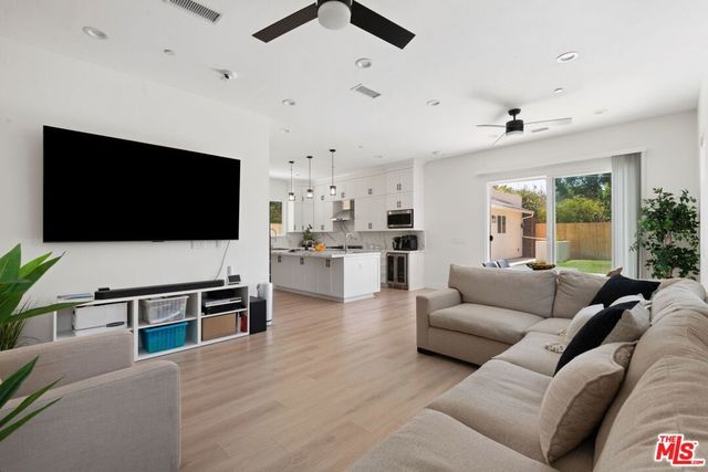 8910 W 25th Street, Los Angeles