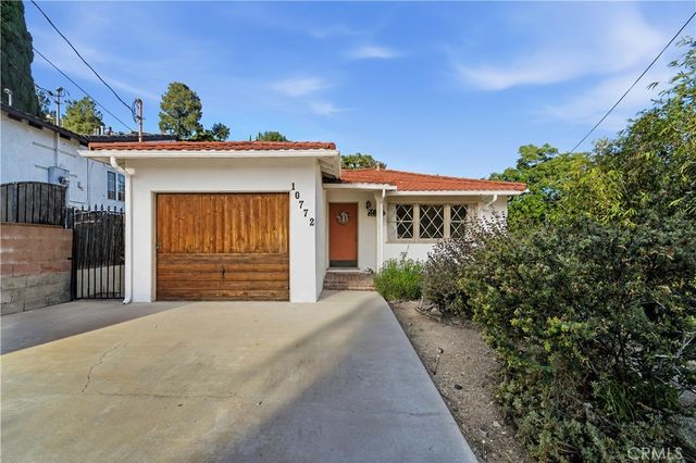 10772 Las Lunitas, Tujunga