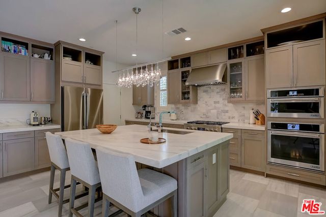 5445 Tree Farm Lane, Santa Barbara