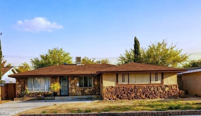 1017 W Avenue H8, Lancaster