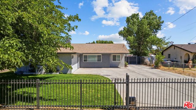3305 W Avenue L6, Lancaster