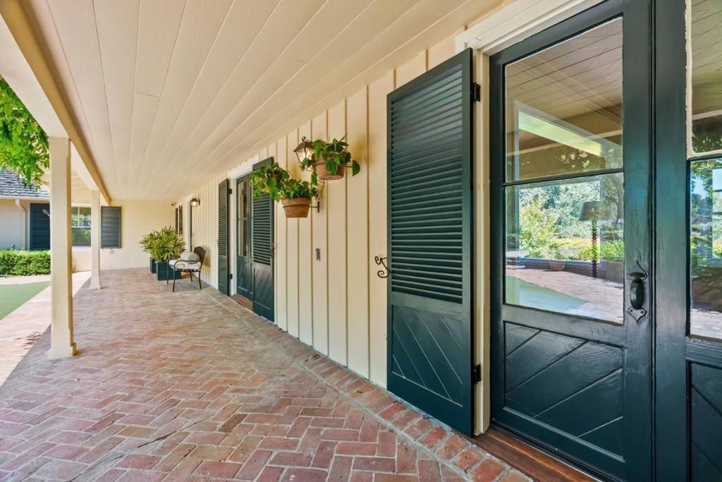 31 S Circle Dr, Santa Cruz