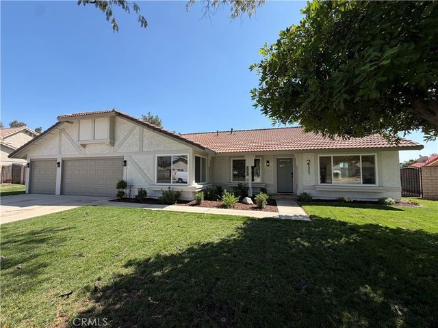 211 W Columbine Avenue, Rialto