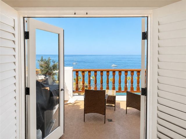 57 Camino De Flores, Avalon
