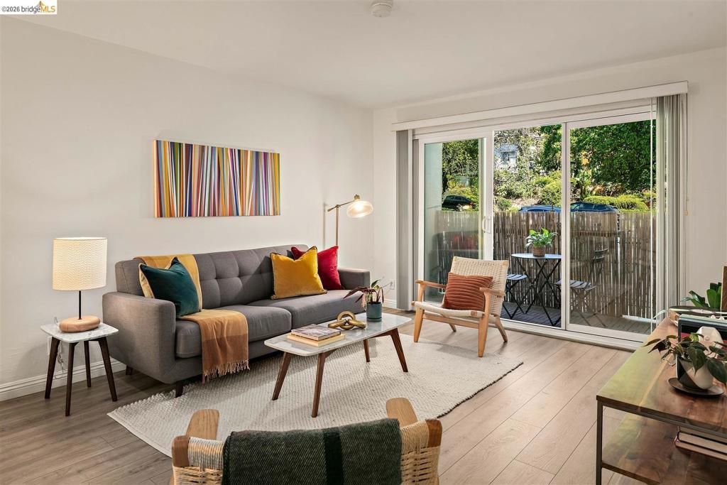 385 Jayne Ave # 105, Oakland