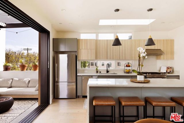 836 1/2 N Mccadden Place, Los Angeles