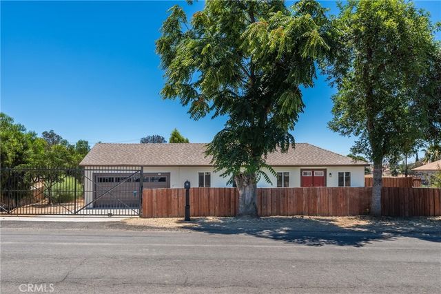 765 W County Line, Calimesa