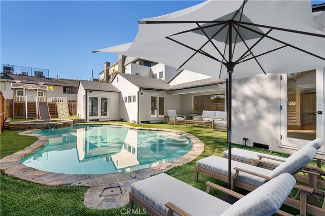 521 S Bentley, Los Angeles