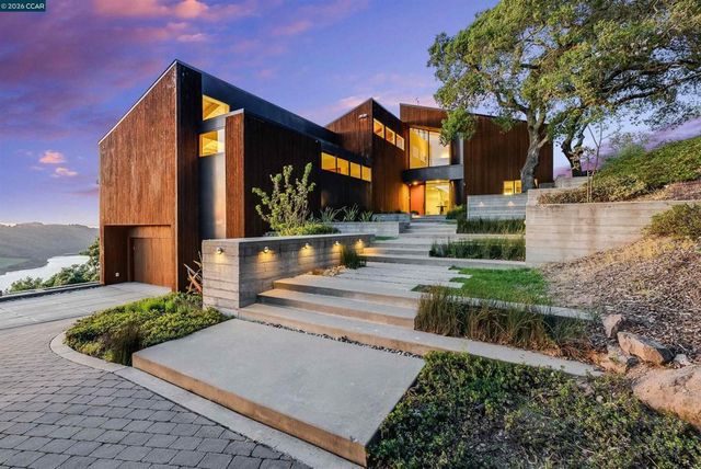 240 Tappan Ln, Orinda