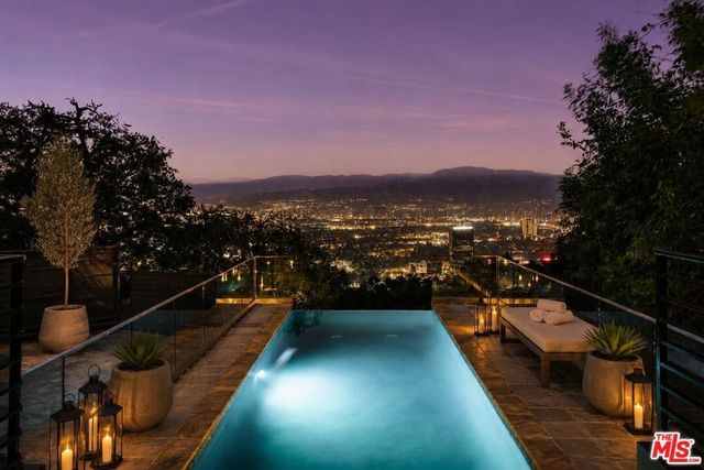 7825 Torreyson Drive, Los Angeles