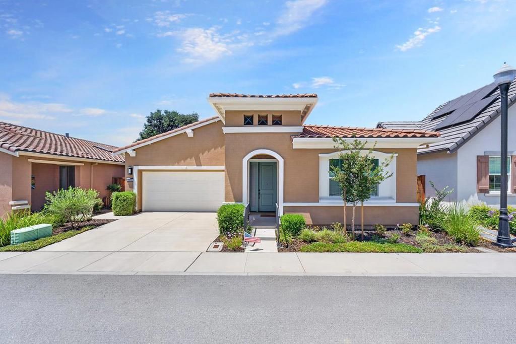 2006 Red Oak Drive, Hollister